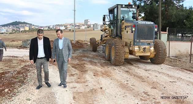 PAZARCIK BELEDİYESİ TARAFINDAN ZEMİN MALZEME SERME ÇALIŞMALARI DEVAM EDİYOR