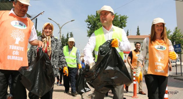 PAZARCIK İLÇESİNDE DÜNYA ÇEVRE GÜNÜNDE TEMİZLİK ETKİNLİĞİ DÜZENLENDİ