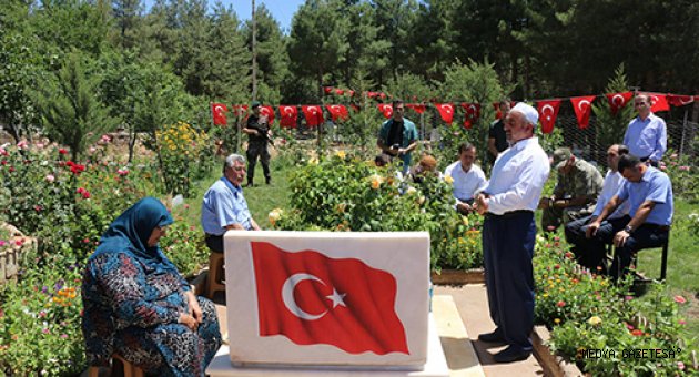 PAZARCIK İLÇESİNDE ŞEHİTLİKLERE ZİYARET