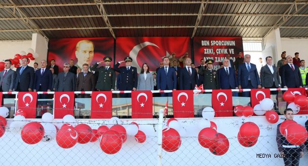 PAZARCIK’TA CUMHURİYET BAYRAMI ÇOŞKUYLA KUTLANDI
