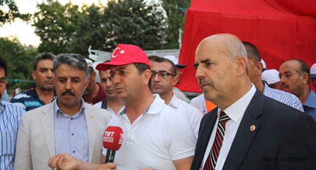 PAZARCIK'TA DEMOKRASİ NÖBETLERİ TAÇLANDIRILDI