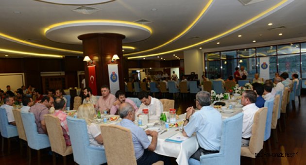 REKTÖR DEVECİ, BASIN MENSUPLARIYLA İFTAR YEMEĞİNDE BULUŞTU