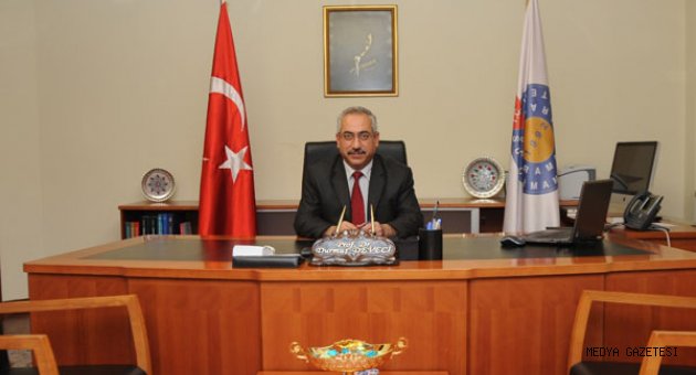 Rektör Deveci TRT Çukurova Radyosu Yayınına Katıldı: Giysi Bankası’nı Anlattı