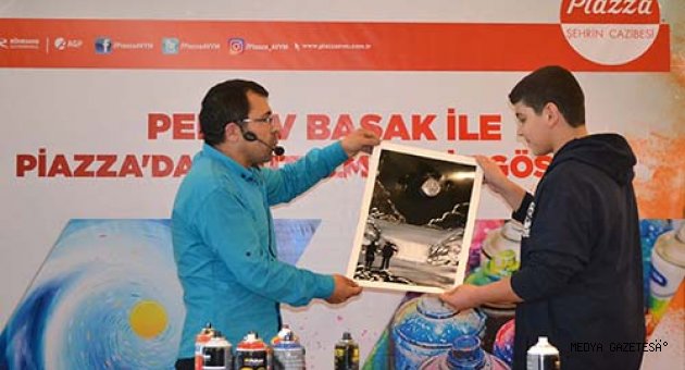 Ressam Pertav Başak’tan Piazza’da Müthiş Gösteri