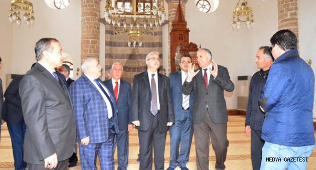 RESTORASYONU TAMAMLANAN ACEMLİ CAMİİ’NDE CUMA NAMAZI