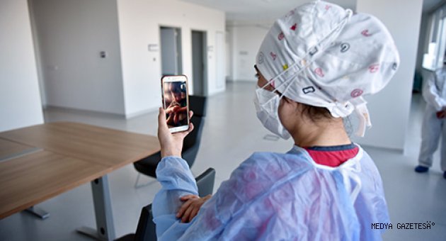 Sağlık çalışanları Ramazan Bayramı'nı ailelerinden uzakta şifa dağıtarak geçiriyor