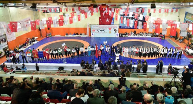 ŞALVAR GÜREŞİ DÜNYA KUPASI KAHRAMANMARAŞ’TA YAPILDI
