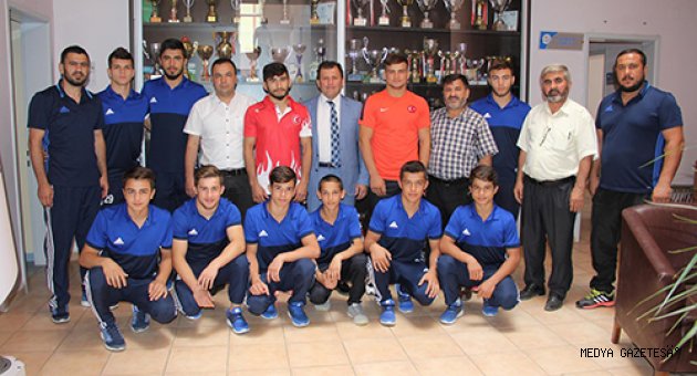 ŞAMPİYON BÜYÜKŞEHİR BELEDİYE SPOR GÜREŞ TAKIMINDAN İL MÜDÜRÜMÜZE ZİYARET