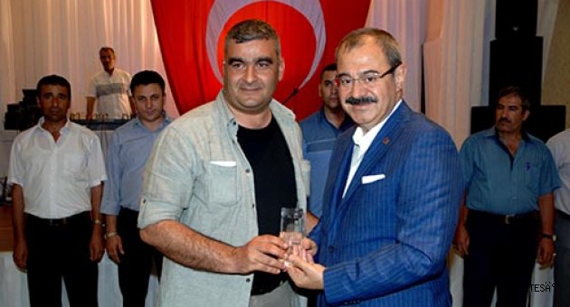 -SANKO HOLDİNG İFTAR YEMEĞİNDE GÜZEL TABLO