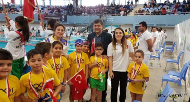 SANKO OKULLARININ MİNİK KULAÇLARI MADALYA İLE DÖNDÜ