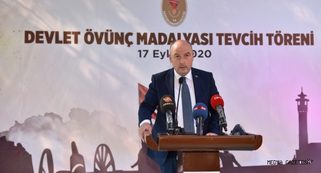 ŞEHİT AİLELERİMİZ VE GAZİLERİMİZE DEVLET ÖVÜNÇ MADALYALARI TAKDİM EDİLDİ