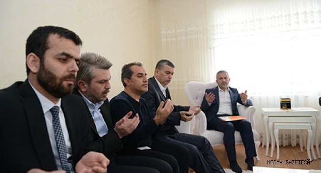 ŞEHİT VE GAZİ AİLELERİNİ ZİYARET ETTİ