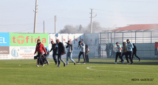 Serik Belediyespor ile 68 Aksaray Belediyespor taraftarları arasında arbede