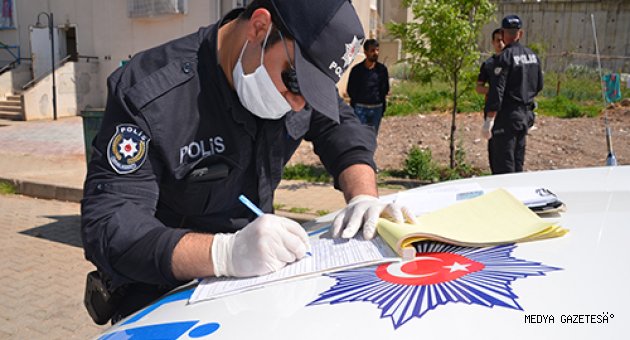 Sokağa çıkma kısıtlamasında site bahçesinde tavla oynayan kişiye para cezası