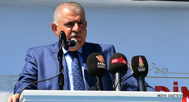 Suçatı Mahallesindeki Bilgi ve Kültür Evi’ni hizmete açtı.