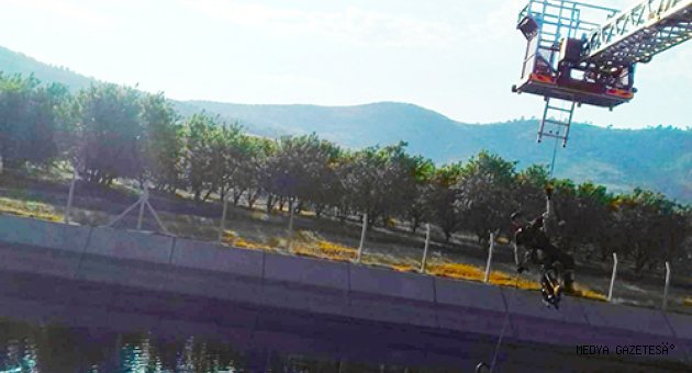 Sulama kanalına düşen otomobilin sürücüsü kurtarıldı