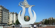 ABDÜLHAMİDHAN KAVŞAĞI’NA DEV LALE FİGÜRÜ