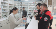 Adana'da polisler Suriyeli bebeğe yardım eli uzattı