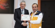 AFŞİN 112 ACİL SAĞLIK HİZMETLERİ EKİBİNDEN DUYGULANDIRAN BAYRAK HASSASİYETİ