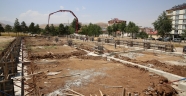 AFŞİN’DE YENİ KAPALI PAZAR YERİ İNŞAATI DEVAM EDİYOR…