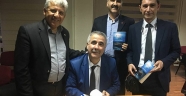 AHMET SANDAL YENİ KİTABINDA “BAŞKA ŞİİR” DEDİ