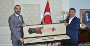 AK Parti İl Başkanı Ahmet Özdemir, Başkan Okumuş’a ‘Ufku Açık Olmak Bambaşka Bir Şey’
