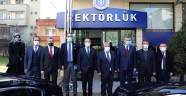 AK PARTİ MİLLETVEKİLLERİ İSTİKLAL ÜNİVERSİTESİ’Nİ ZİYARET ETTİ