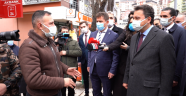 ALİ BABACAN’A ELİNDEKİ ÖDENMEYEN ÇEKİ GÖSTEREN ESNAF:‘Gerçekten çok bunaldık’