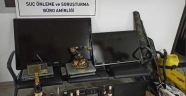 Antalya'da evlerden hırsızlık yaptığı iddiasıyla yakalanan zanlı tutuklandı