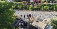 Antalya'da kamyonet ve cip çarpıştı: 6 yaralı