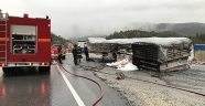Antalya'da seyir halindeki tırda yangın