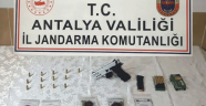 Antalya'da uyuşturucu operasyonunda 2 kişi gözaltına alındı