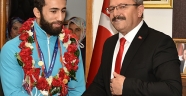 BAŞKAN AYDIN’DAN AKBUDAK’A TEBRİK TELEFONU