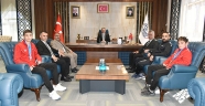BAŞKAN AYDIN ŞAMPİYON GÜREŞÇİLERİ ALTINLA ÖDÜLLENDİRDİ