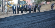 BAŞKAN BOZDAĞ SICAK ASFALT ÇALIŞMASINI YERİNDE İNCELEDİ
