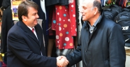 BAŞKAN ERKOÇ ÇARŞILARI GEZDİ…