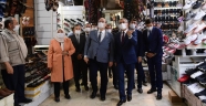 Başkan Güngör Misafirleriyle Tarihi Çarşıyı Gezdi