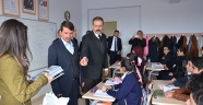 BAŞKAN 'OKUMUŞ' 8. SINIFLARA TEOG KAZANIM DEFTERİ DAĞITTI