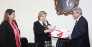 BAŞKAN ZABUN’DAN KADIN GİRİŞİMCİLERE ÇİÇEKLİ KUTLAMA