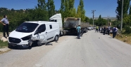 Burdur'da hatalı sollama kazası: 3 yaralı