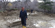 Burdur'da tarlasını süren çiftçi Roma dönemine ait yapı parçaları buldu