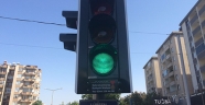 BÜYÜKŞEHİR’DEN DAHA MODERN TRAFİK LAMBALARI…
