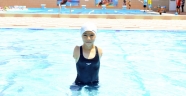 BÜYÜKŞEHİR’DEN ENGELLİLERE YÜZME DERSİ