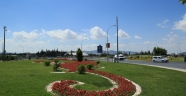 Büyükşehir’den mevsimlik çiçek dikimi