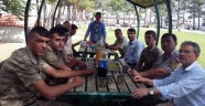ÇAKIROĞLU DERNEĞİ’NDEN ASKERE MORAL ZİYARETİ
