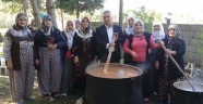 Cemaate Aşure İkramı