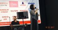 Cemile Sönmez'e İki Bin Kişilik Koro...