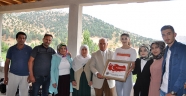 ÇİFTÇİ AİLENİN MİLLİ KIZINA BAŞKAN CÜCE’DEN ZİYARET