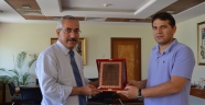 Deveci’ye Teşekkür Plaketi