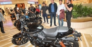 Efsane Motosikletler Piazza’da Sergilendi
